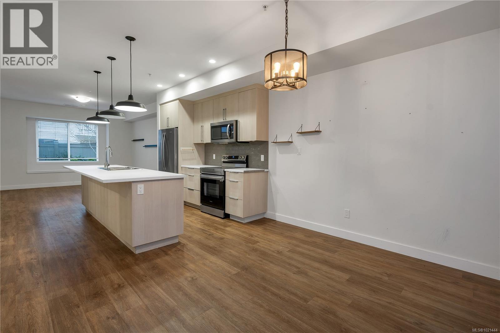 4 796 Island Hwy S, Campbell River, BC - Indoor Photo Showing Kitchen
