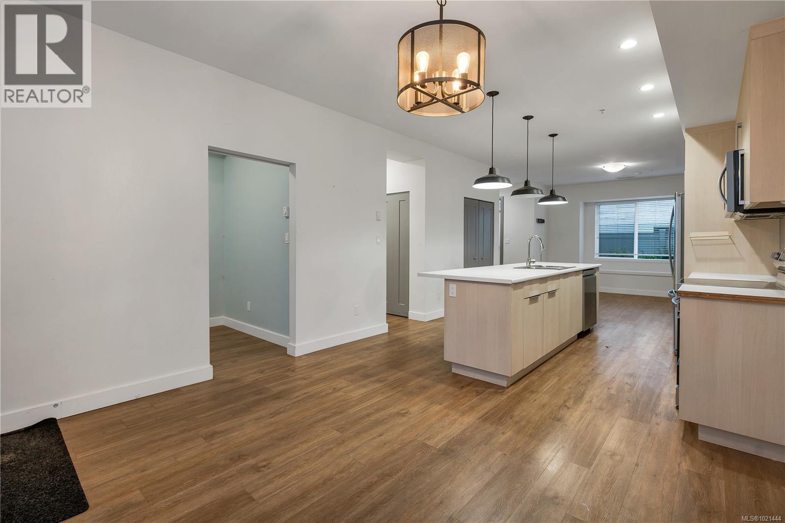 4 796 Island Hwy S, Campbell River, BC - Indoor Photo Showing Kitchen