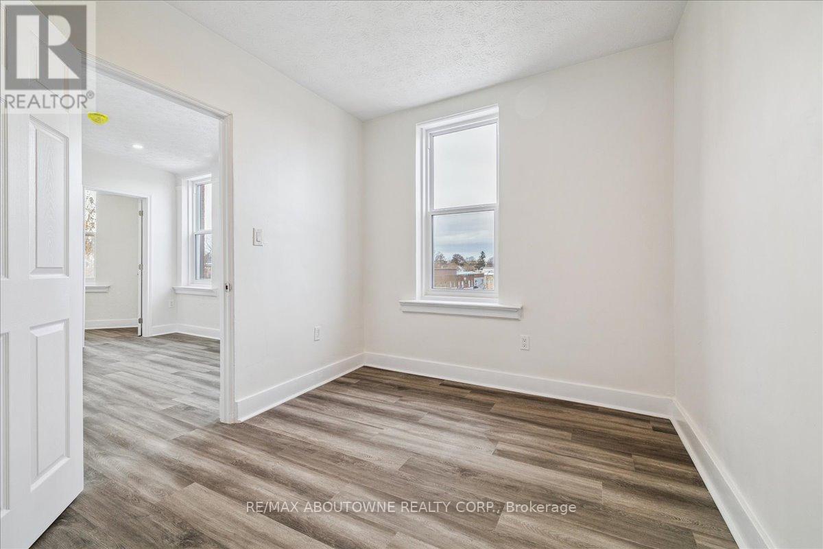 5 - 68 Peel Street W, Norfolk, ON - Indoor Photo Showing Other Room