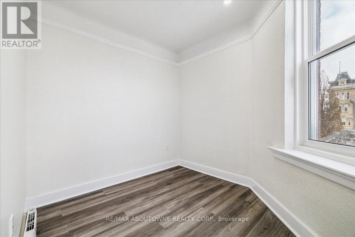 5 - 68 Peel Street W, Norfolk, ON - Indoor Photo Showing Other Room