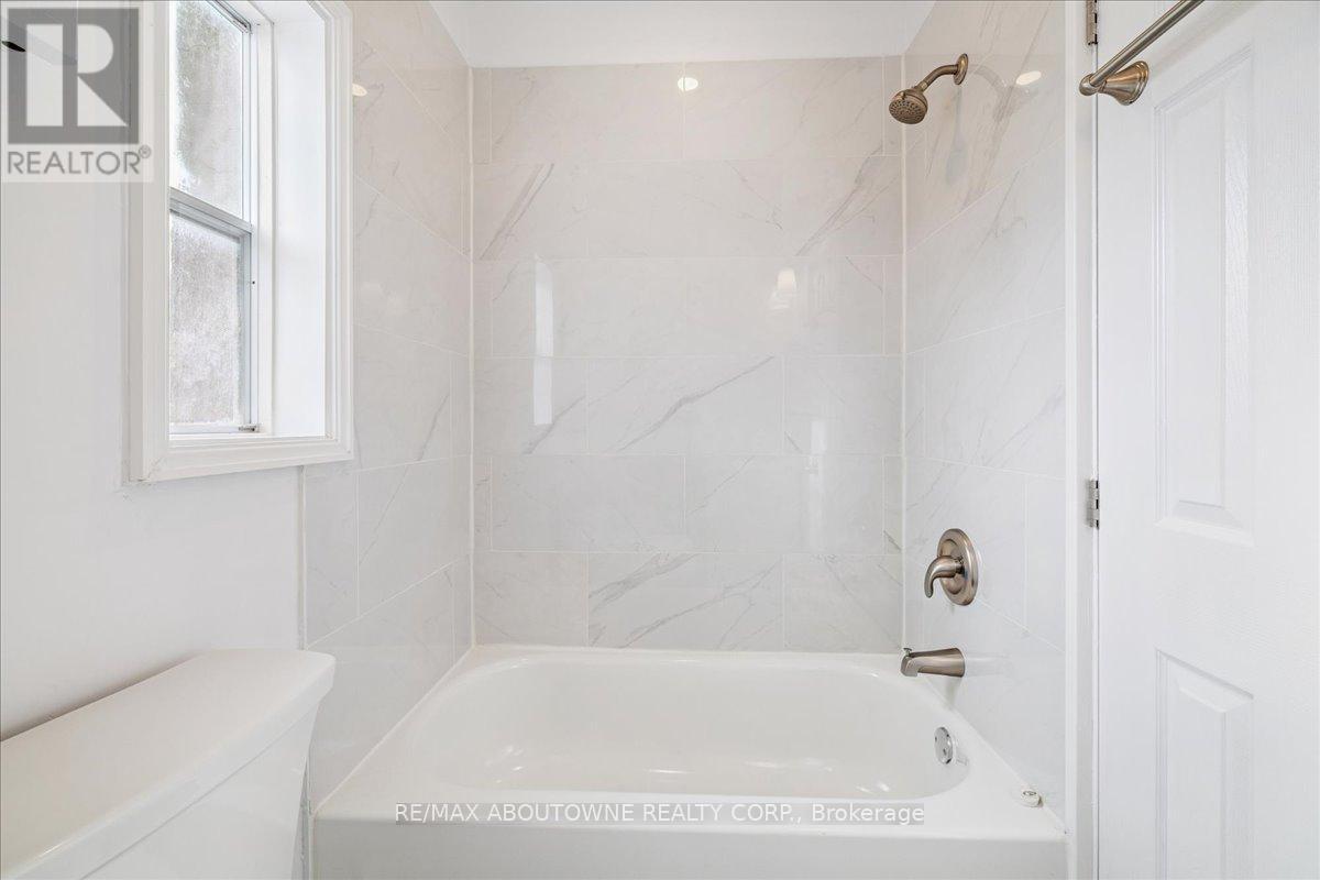 5 - 68 Peel Street W, Norfolk, ON - Indoor Photo Showing Bathroom