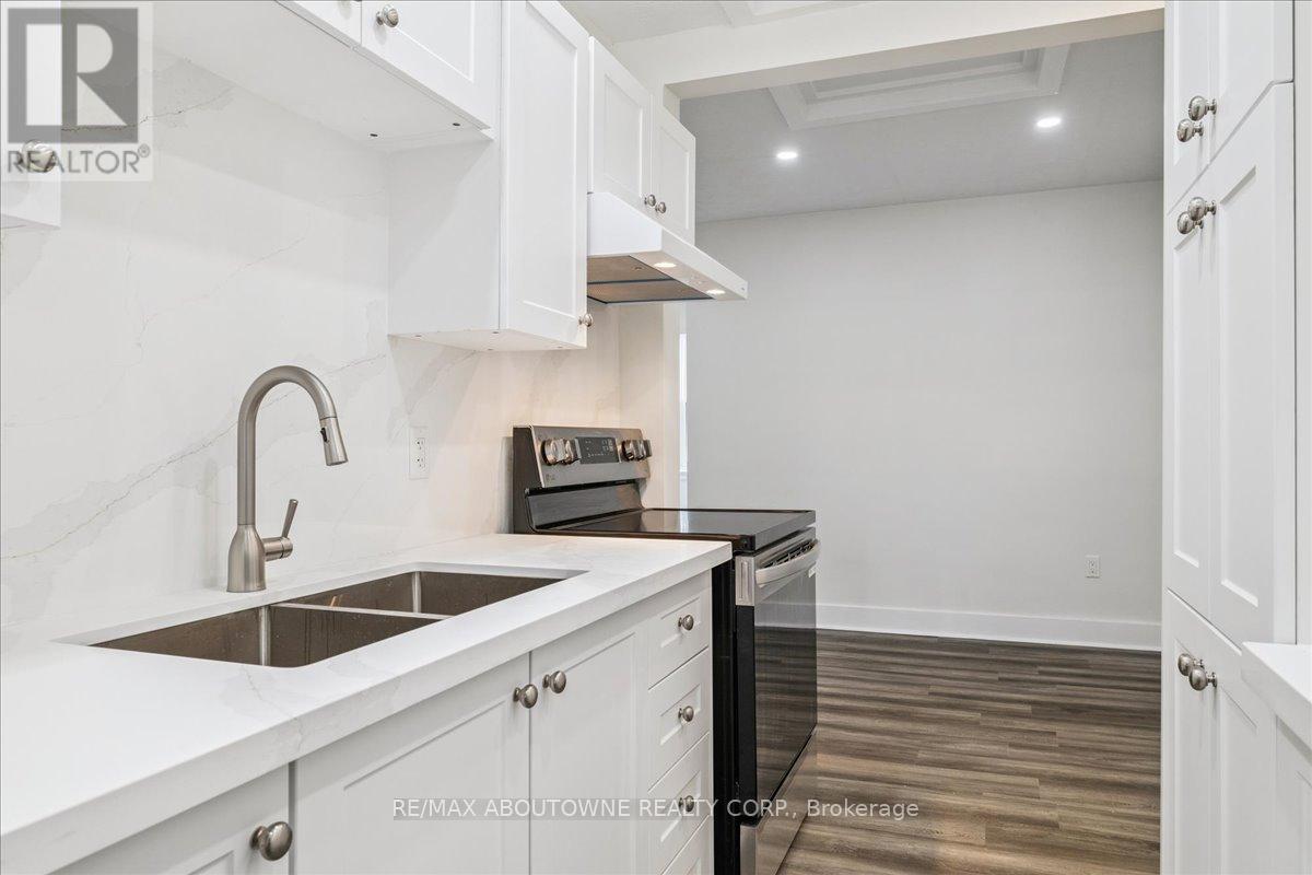 5 - 68 Peel Street W, Norfolk, ON - Indoor Photo Showing Kitchen With Double Sink