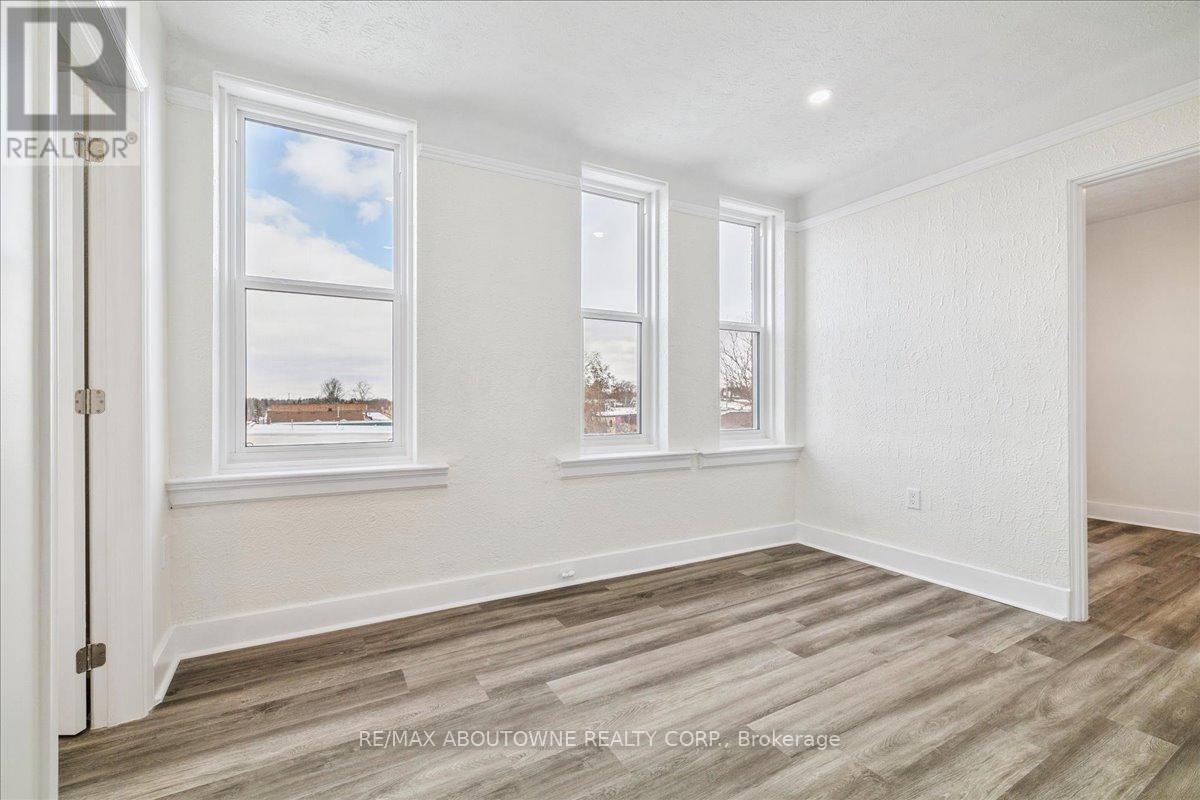 5 - 68 Peel Street W, Norfolk, ON - Indoor Photo Showing Other Room