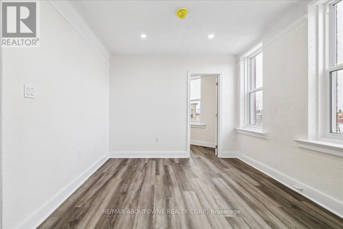 5 - 68 Peel Street W, Norfolk, ON - Indoor Photo Showing Other Room