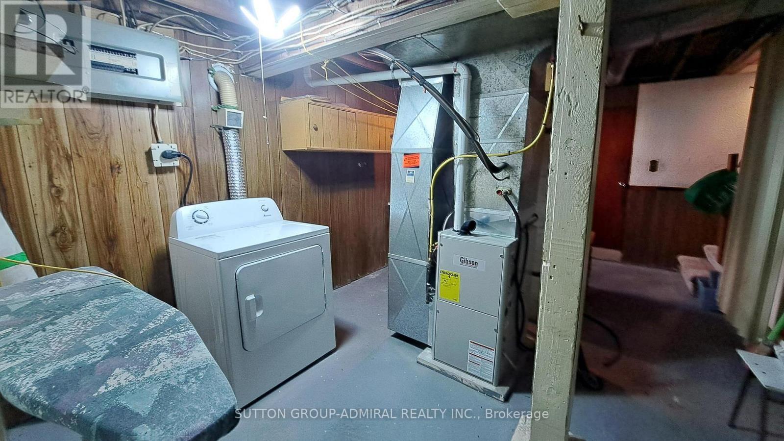 6319 Atlee Street, Niagara Falls, ON - Indoor Photo Showing Laundry Room