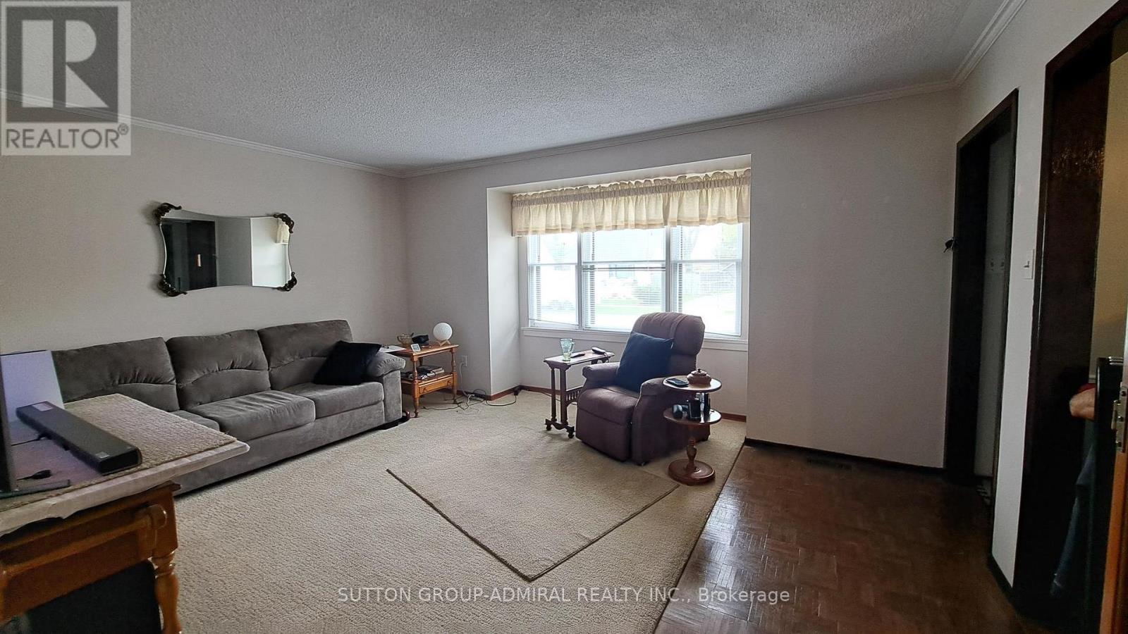 6319 Atlee Street, Niagara Falls, ON - Indoor Photo Showing Living Room