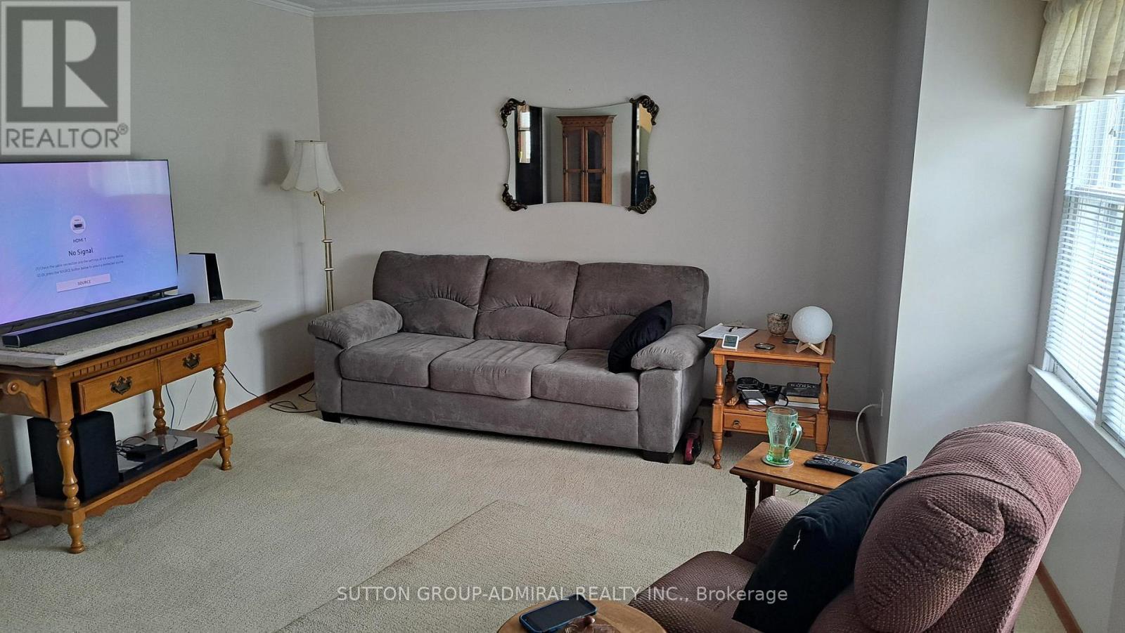 6319 Atlee Street, Niagara Falls, ON - Indoor Photo Showing Living Room