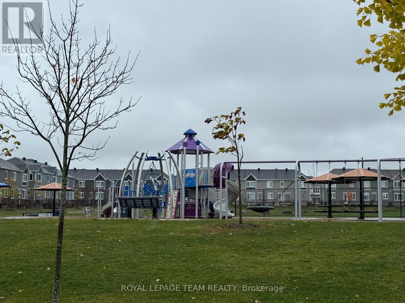 5 min walk to Park - 709 Megrez Way E, Ottawa, ON - Outdoor