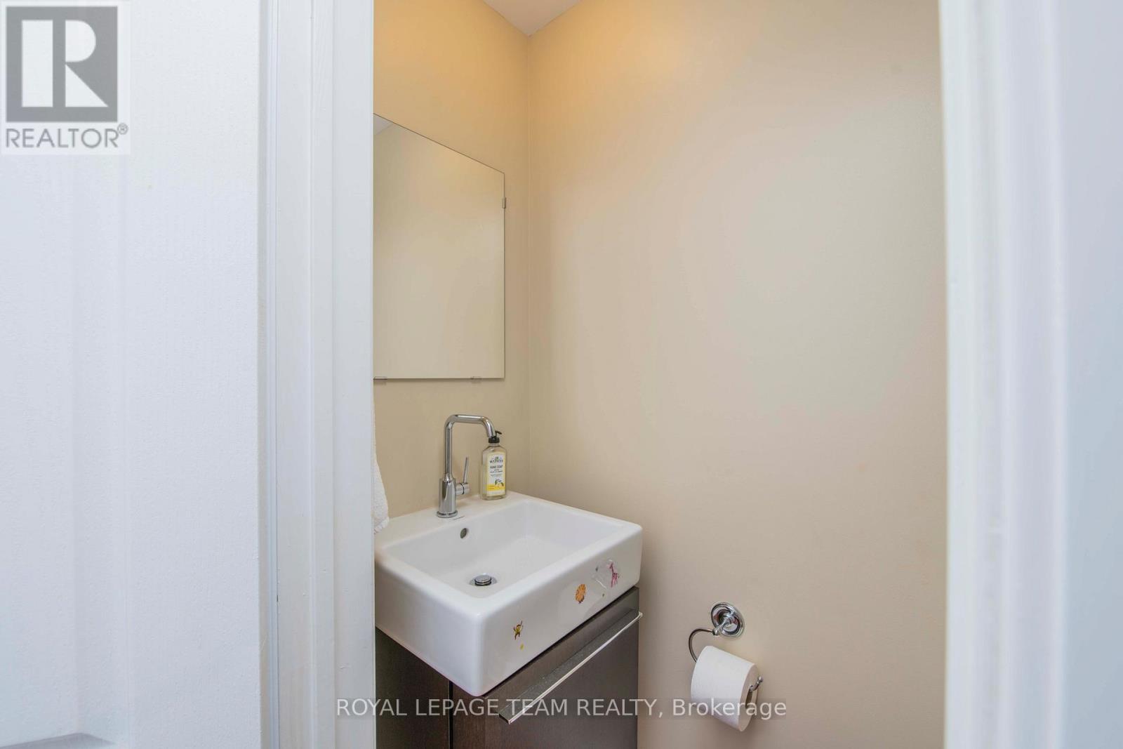 60 Goulburn Avenue, Ottawa, ON - Indoor