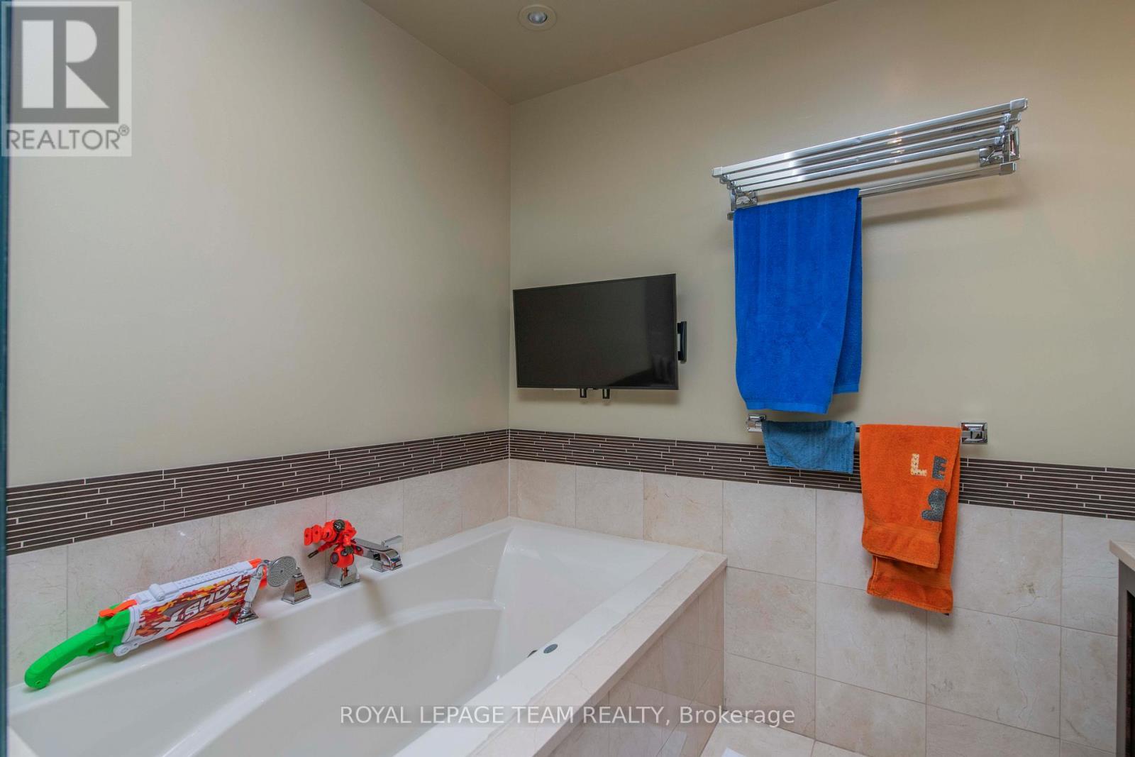 60 Goulburn Avenue, Ottawa, ON - Indoor Photo Showing Bathroom