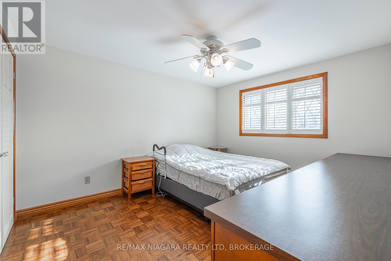 5923 Keith Street, Niagara Falls (Church'S Lane), ON - Indoor Photo Showing Bedroom
