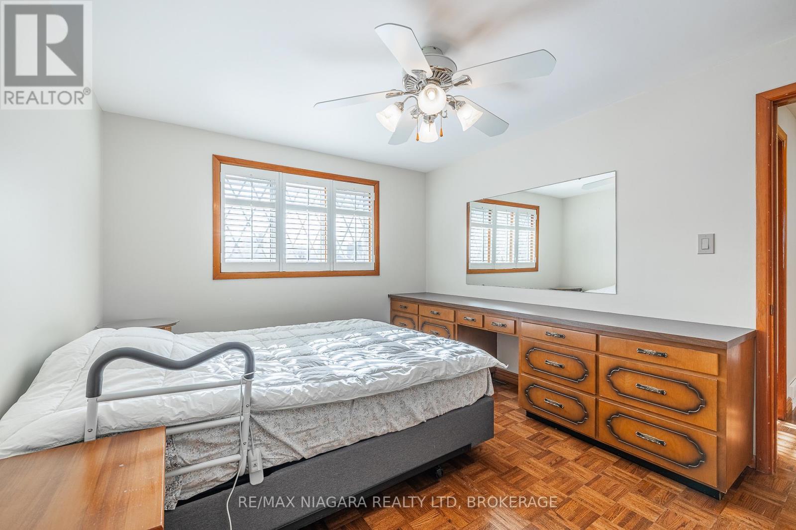5923 Keith Street, Niagara Falls (Church'S Lane), ON - Indoor Photo Showing Bedroom