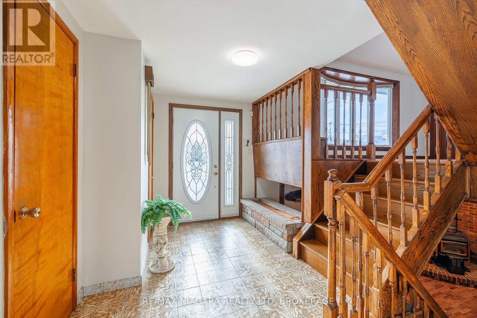 5923 Keith Street, Niagara Falls (Church'S Lane), ON - Indoor Photo Showing Other Room