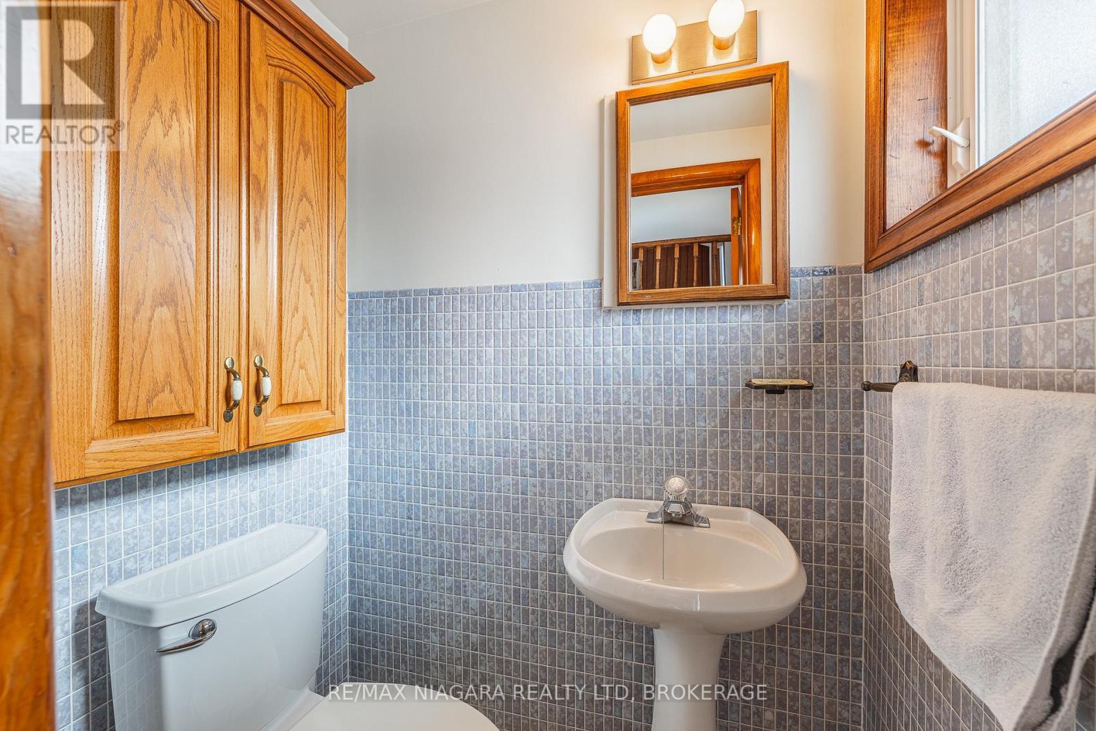 2 PC Bath - 5923 Keith Street, Niagara Falls (Church'S Lane), ON - Indoor Photo Showing Bathroom