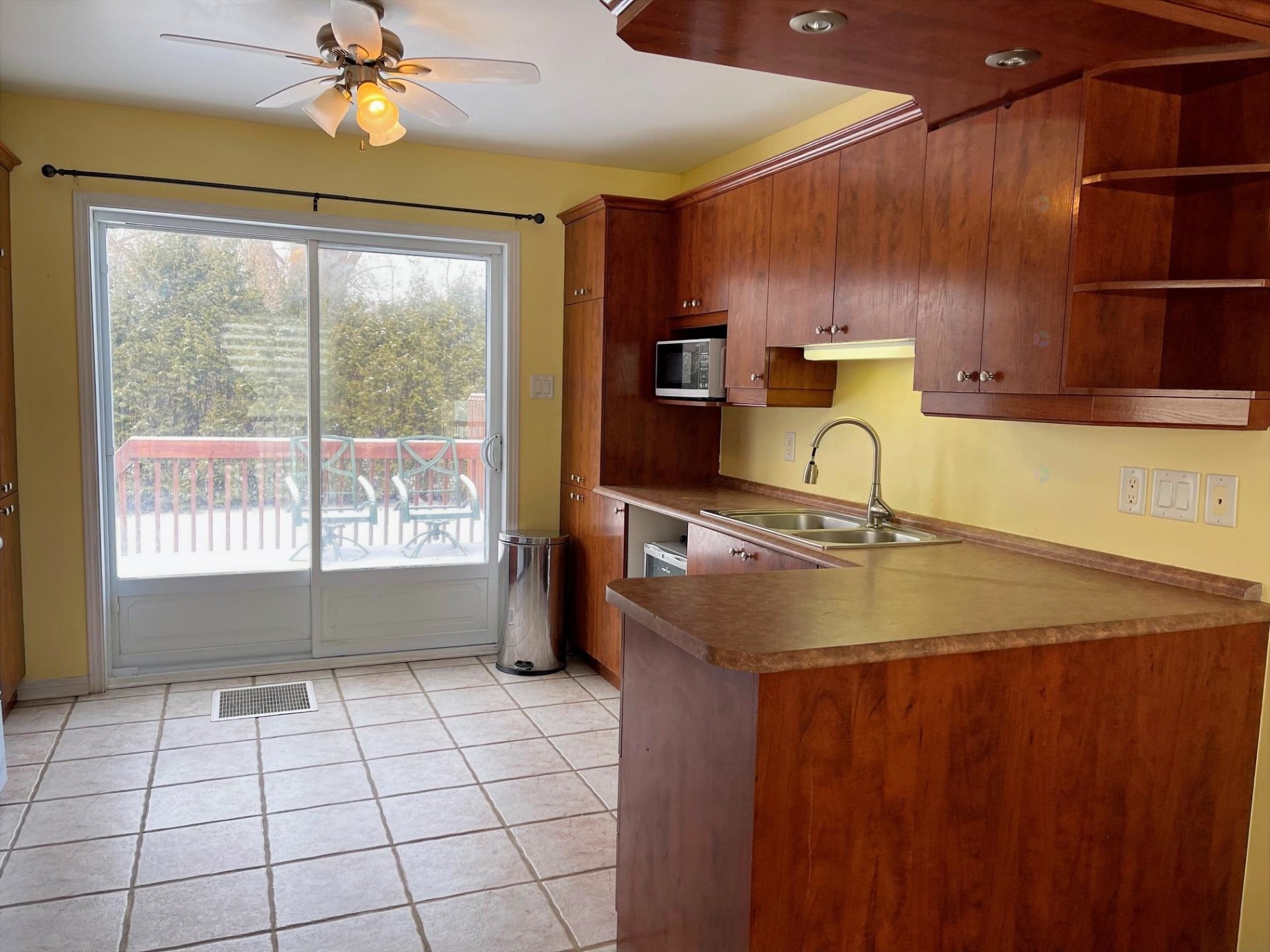 Cuisine - 52 Rue Ross, Saint-Jean-Sur-Richelieu, QC - Indoor Photo Showing Kitchen With Double Sink