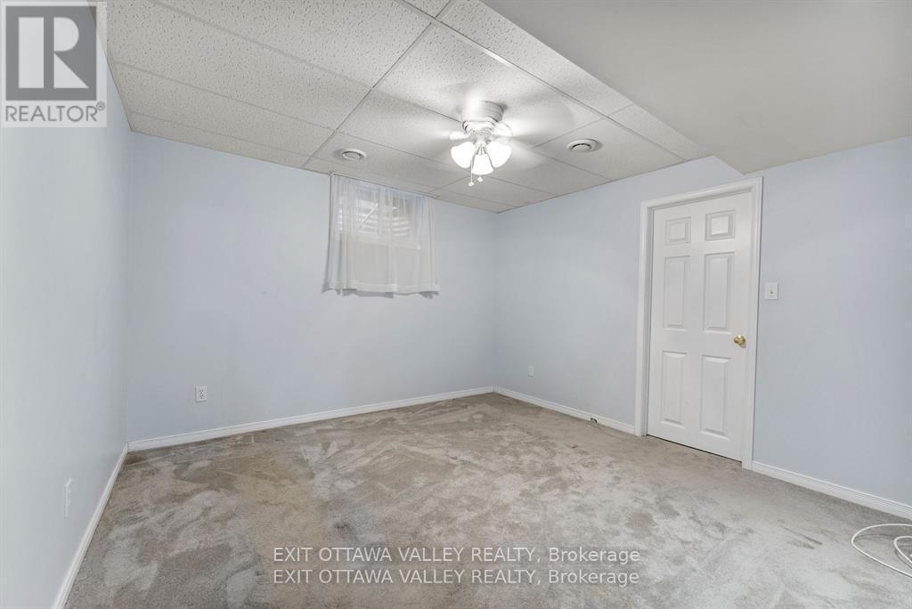 127 Owens Street, Pembroke, ON - Indoor Photo Showing Other Room