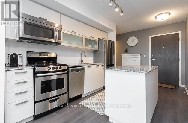 741 - 68 Abell Street, Toronto, ON - Indoor Photo Showing Kitchen