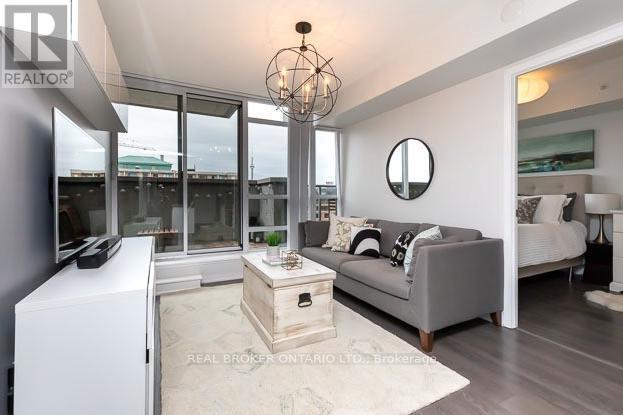 741 - 68 Abell Street, Toronto, ON - Indoor Photo Showing Living Room