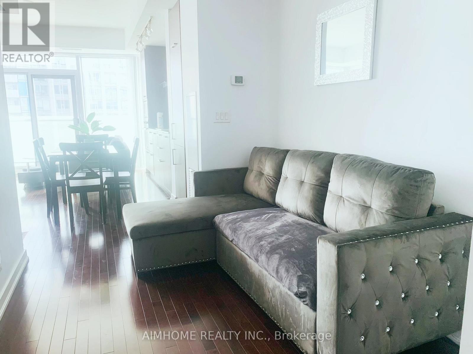 2004 - 14 York Street, Toronto, ON - Indoor Photo Showing Living Room