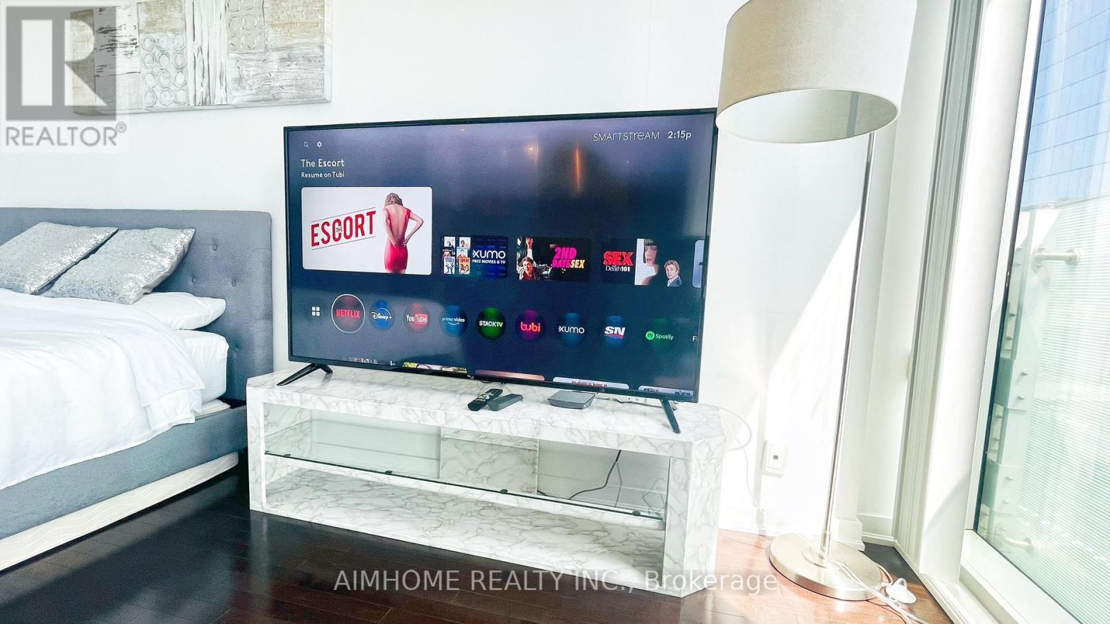 2004 - 14 York Street, Toronto, ON - Indoor Photo Showing Bedroom