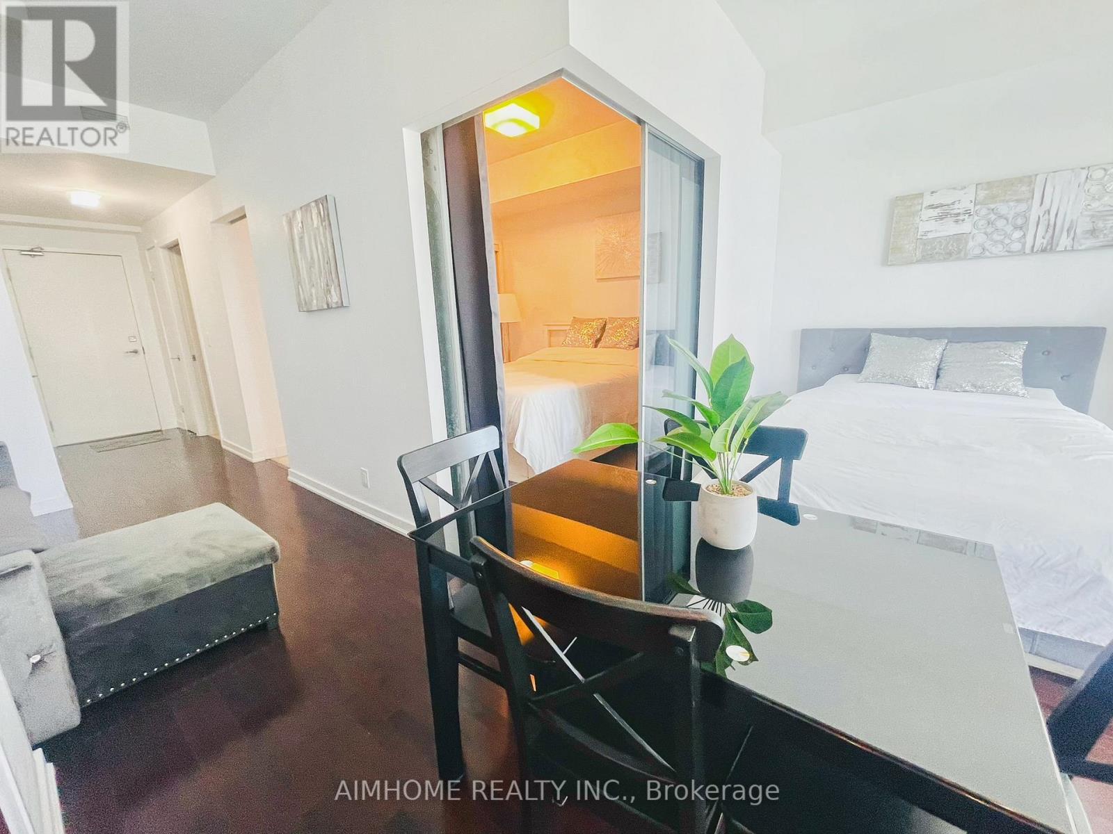 2004 - 14 York Street, Toronto, ON - Indoor