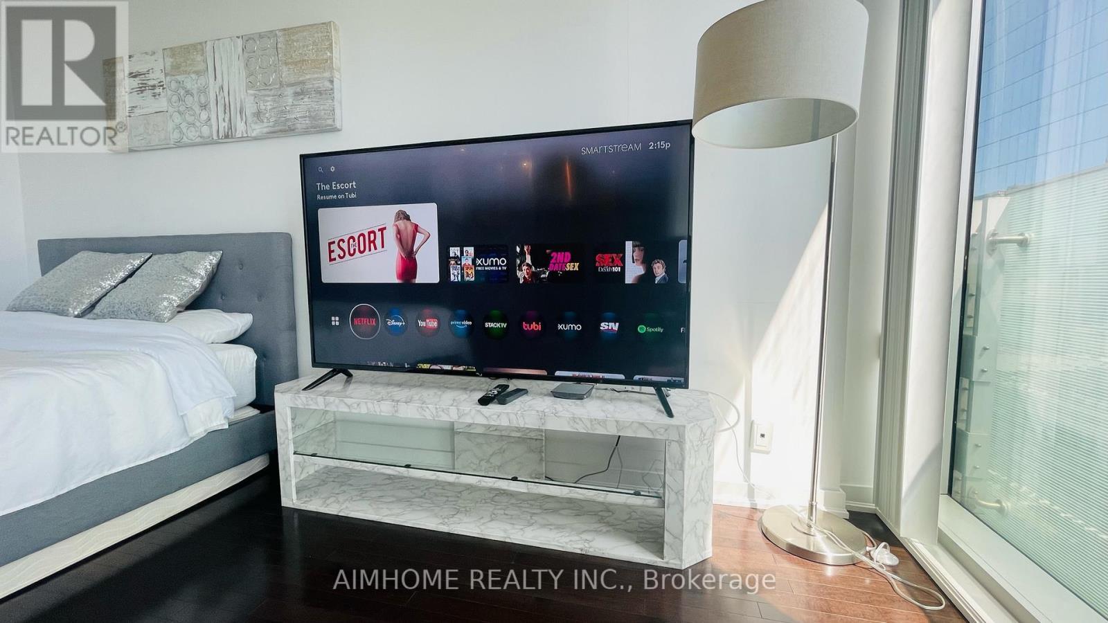 2004 - 14 York Street, Toronto, ON - Indoor Photo Showing Bedroom