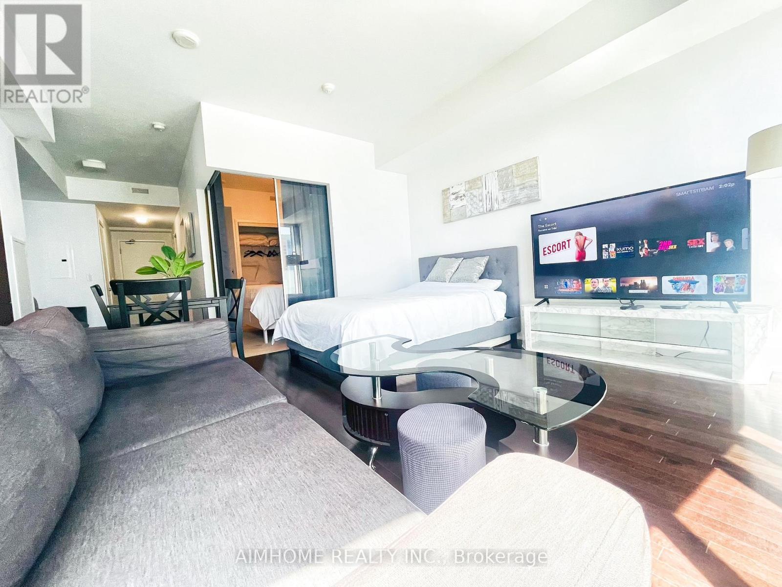 2004 - 14 York Street, Toronto, ON - Indoor Photo Showing Bedroom