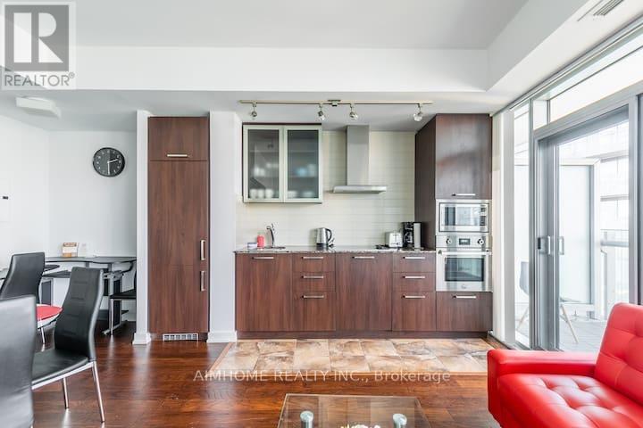 2611 - 12 York Street, Toronto, ON - Indoor