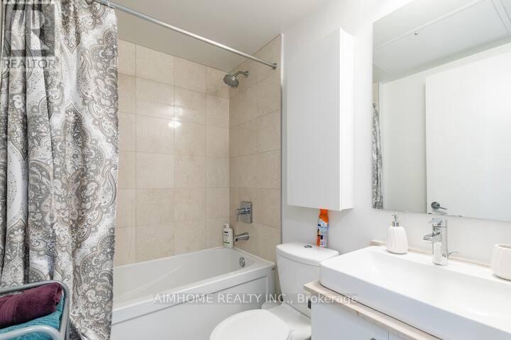 2611 - 12 York Street, Toronto, ON - Indoor Photo Showing Bathroom