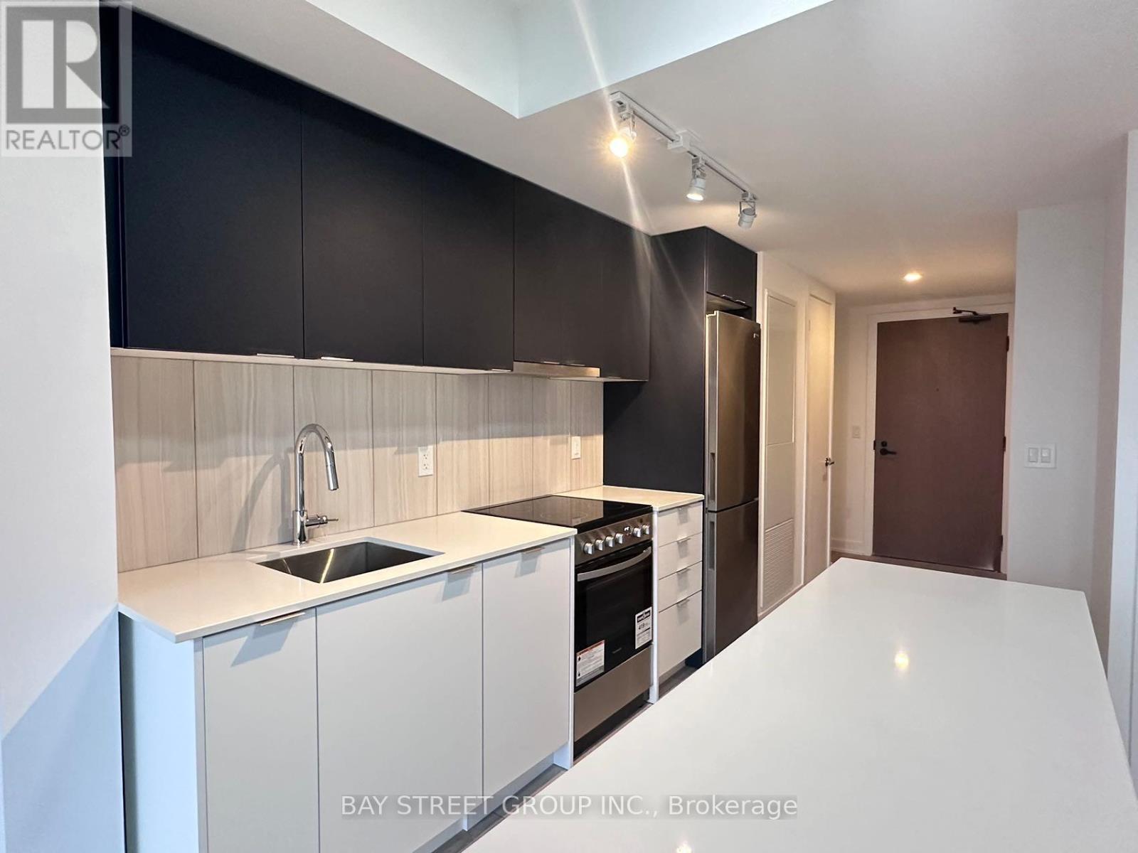 1101 - 8 Tippett Road, Toronto, ON - Indoor Photo Showing Kitchen With Upgraded Kitchen