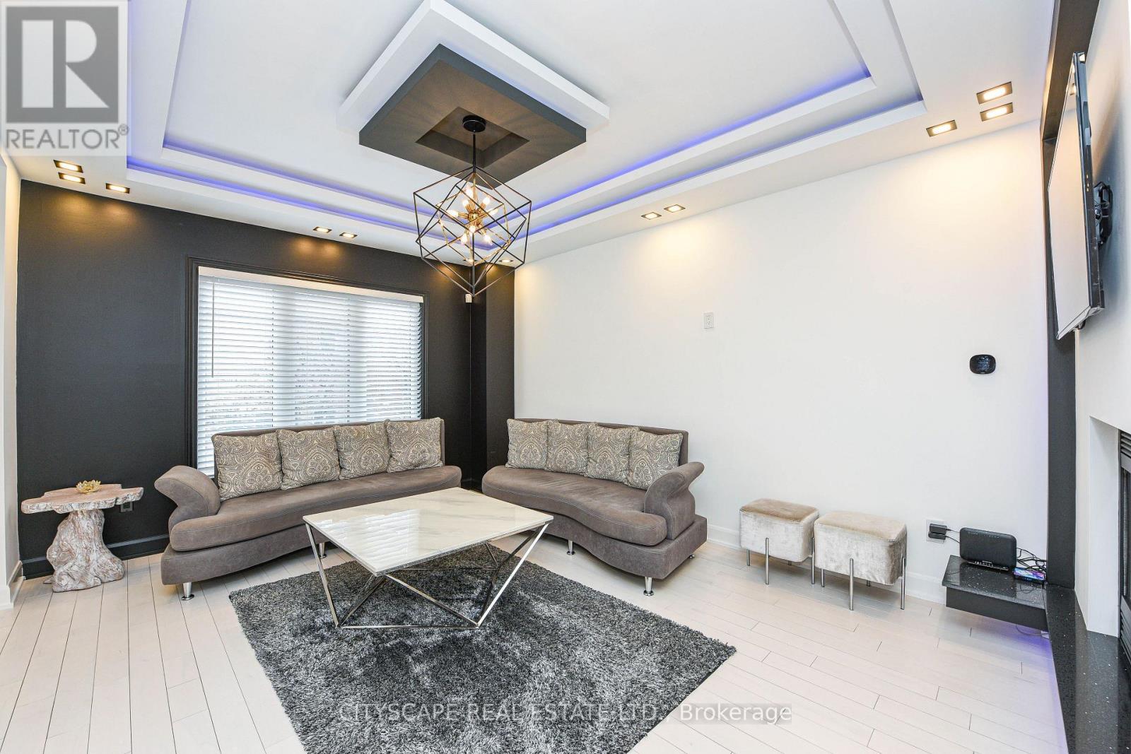 4637 James Austin Drive, Mississauga, ON - Indoor Photo Showing Living Room