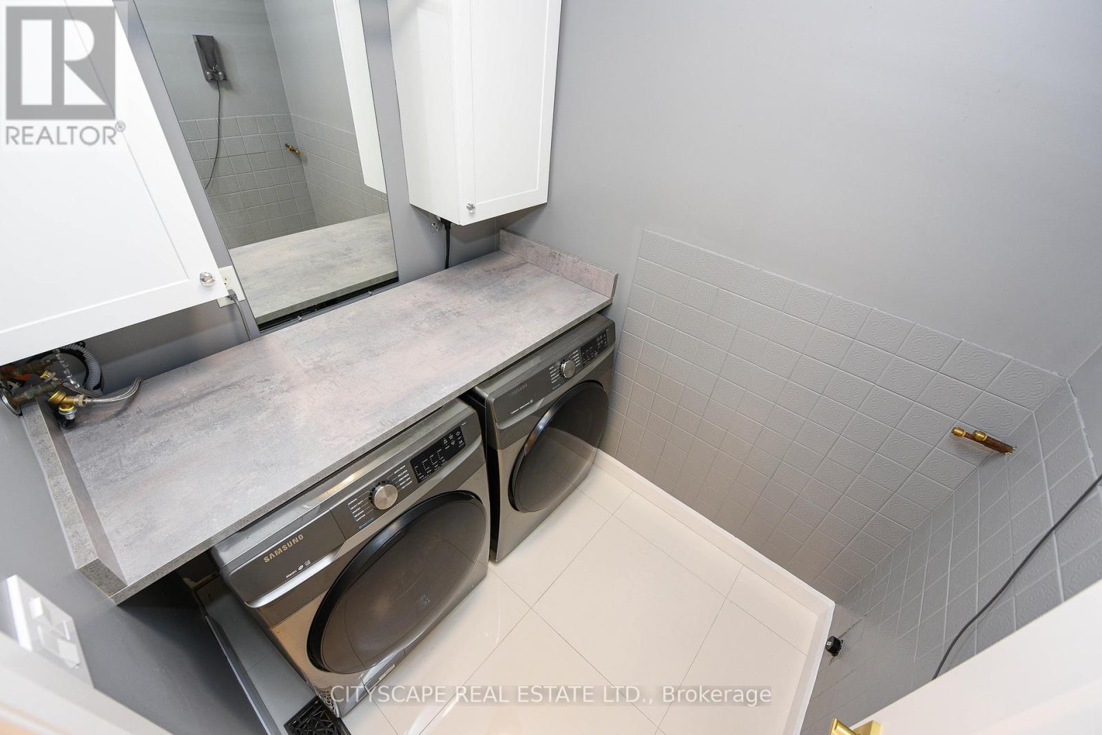 4637 James Austin Drive, Mississauga, ON - Indoor Photo Showing Laundry Room