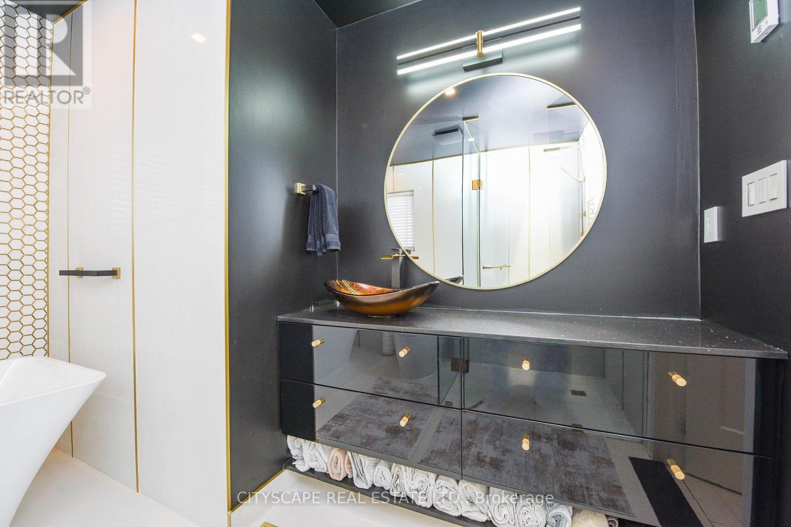 4637 James Austin Drive, Mississauga, ON - Indoor