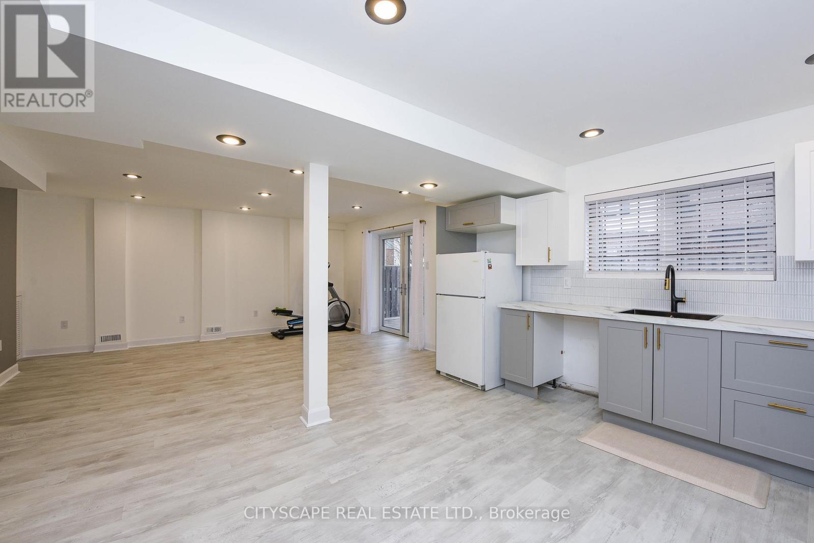 4637 James Austin Drive, Mississauga, ON - Indoor Photo Showing Kitchen