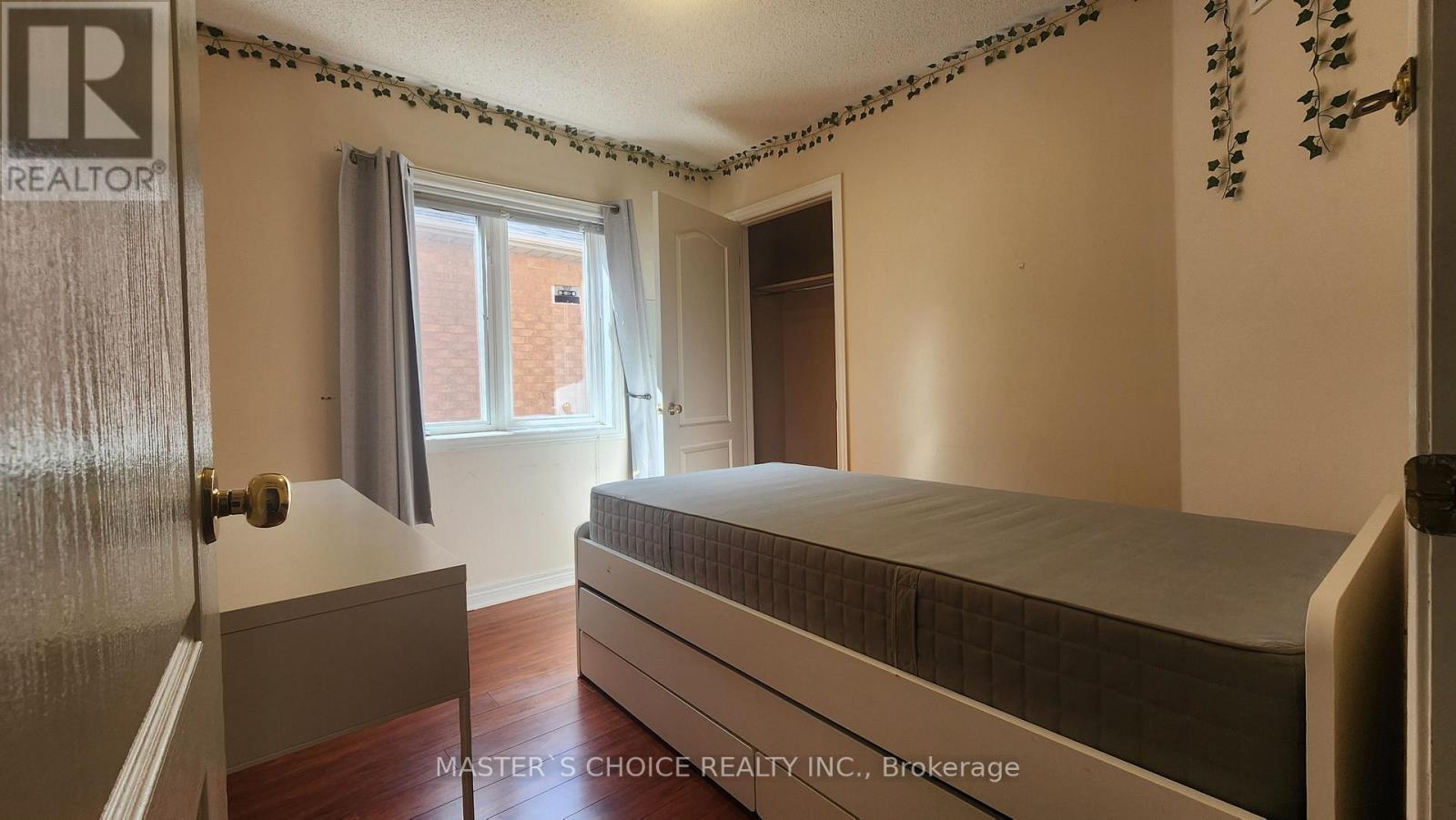 24 Golden Oak Avenue, Richmond Hill, ON - Indoor Photo Showing Bedroom