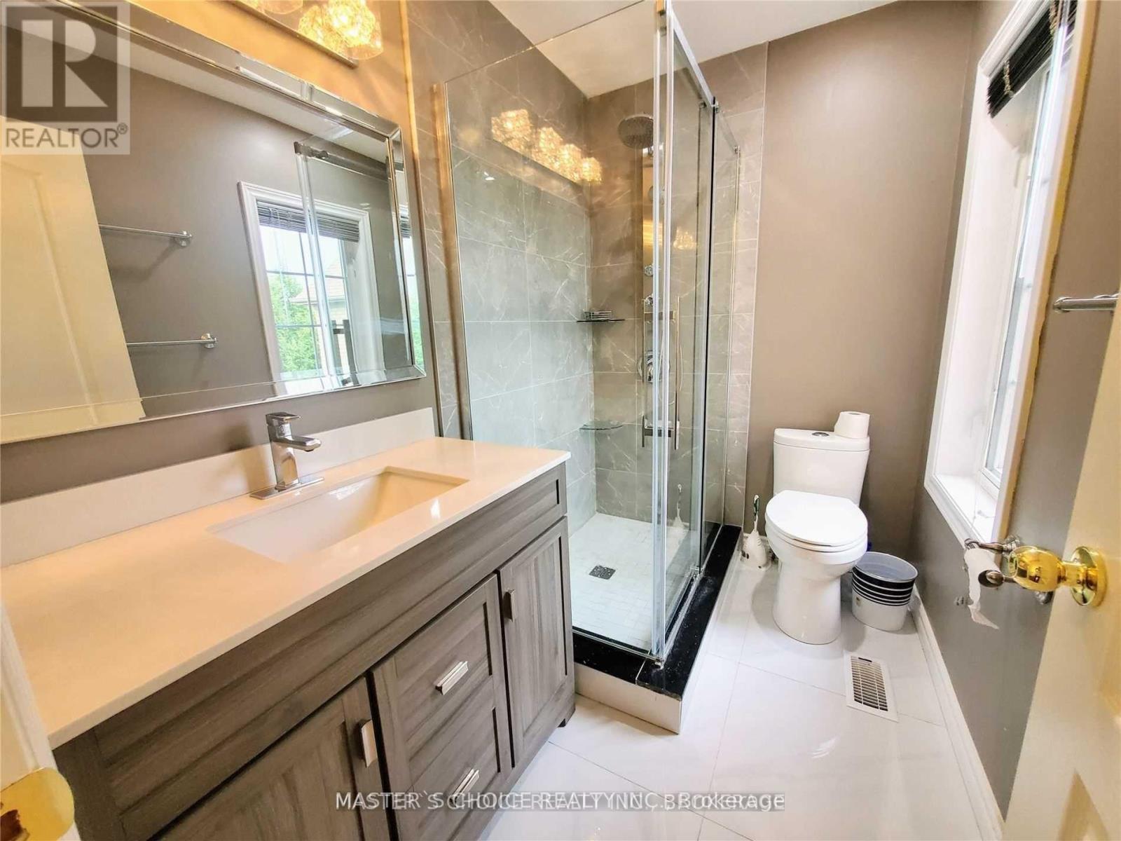 24 Golden Oak Avenue, Richmond Hill, ON - Indoor Photo Showing Bathroom