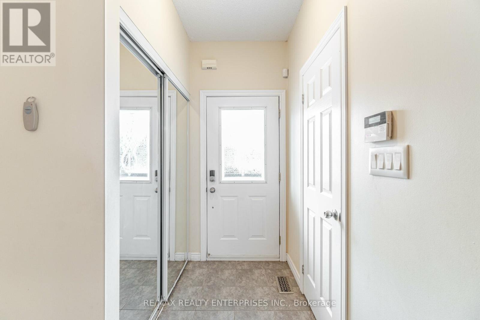 2341 Vanessa Drive, Burlington, ON - Indoor Photo Showing Other Room