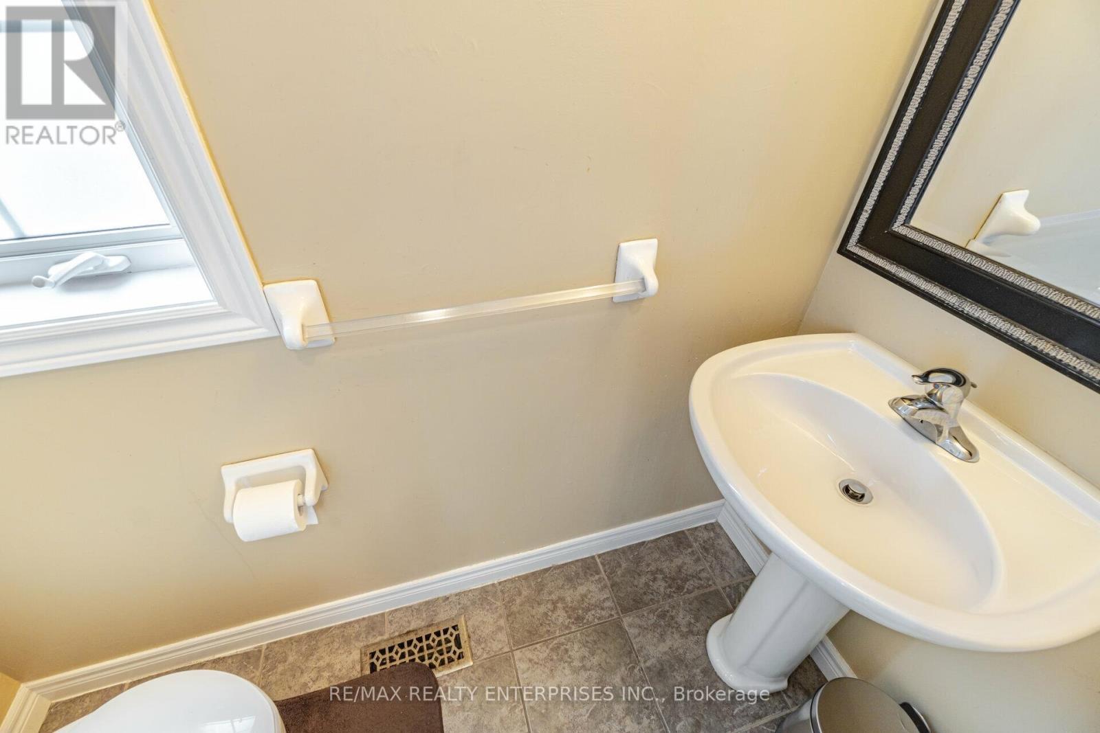 2341 Vanessa Drive, Burlington, ON - Indoor Photo Showing Bathroom