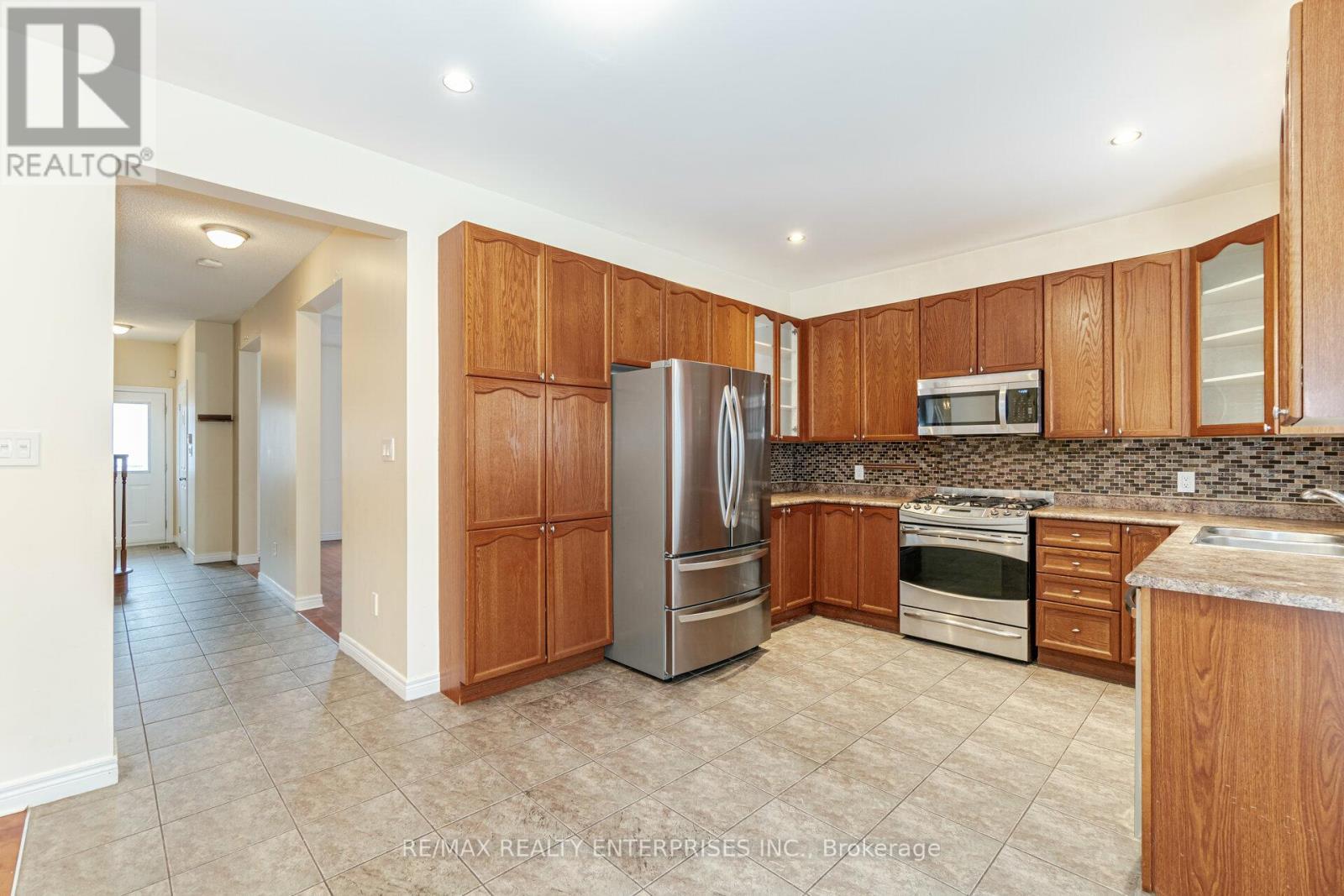 2341 Vanessa Drive, Burlington, ON - Indoor Photo Showing Kitchen With Double Sink