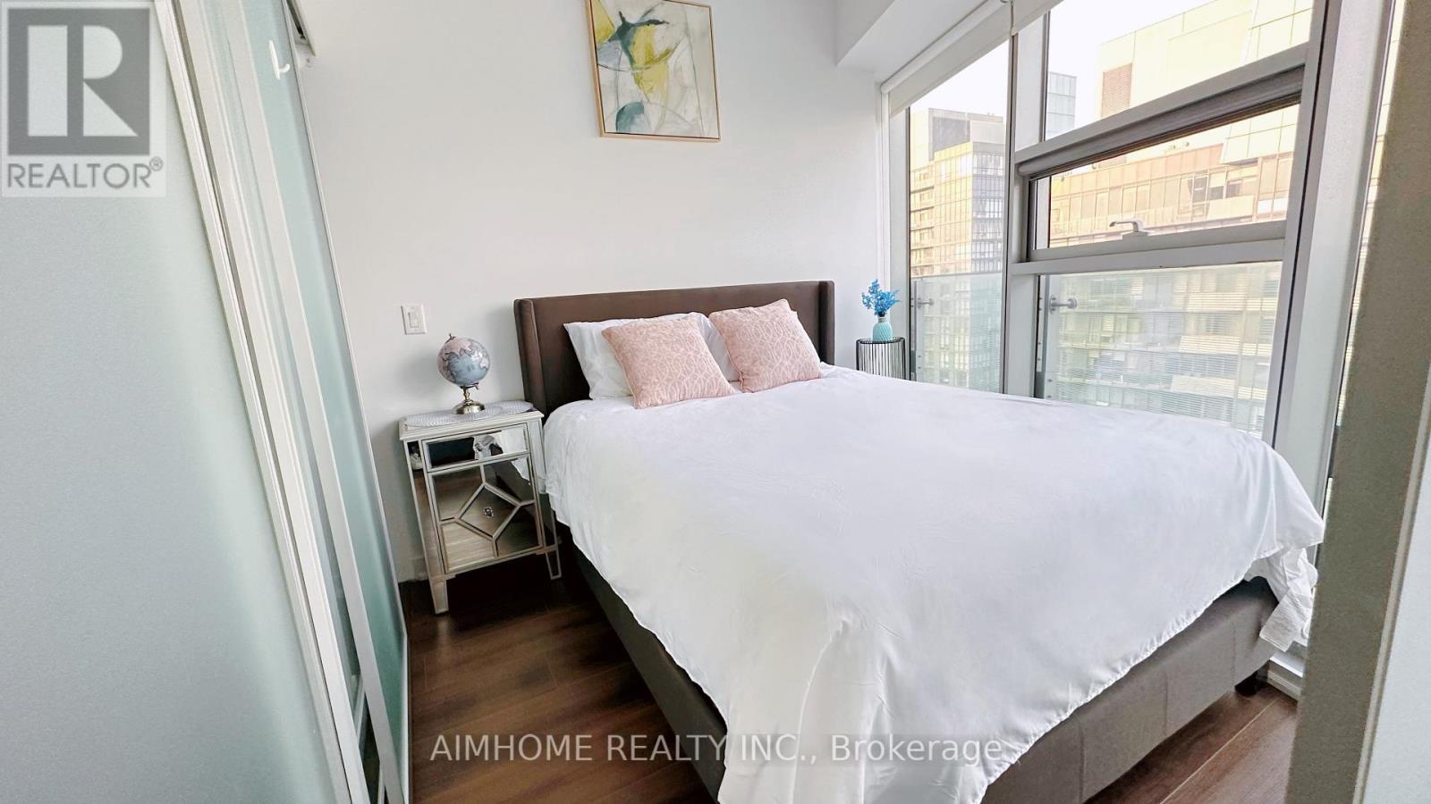 4803 - 14 York Street, Toronto, ON - Indoor Photo Showing Bedroom