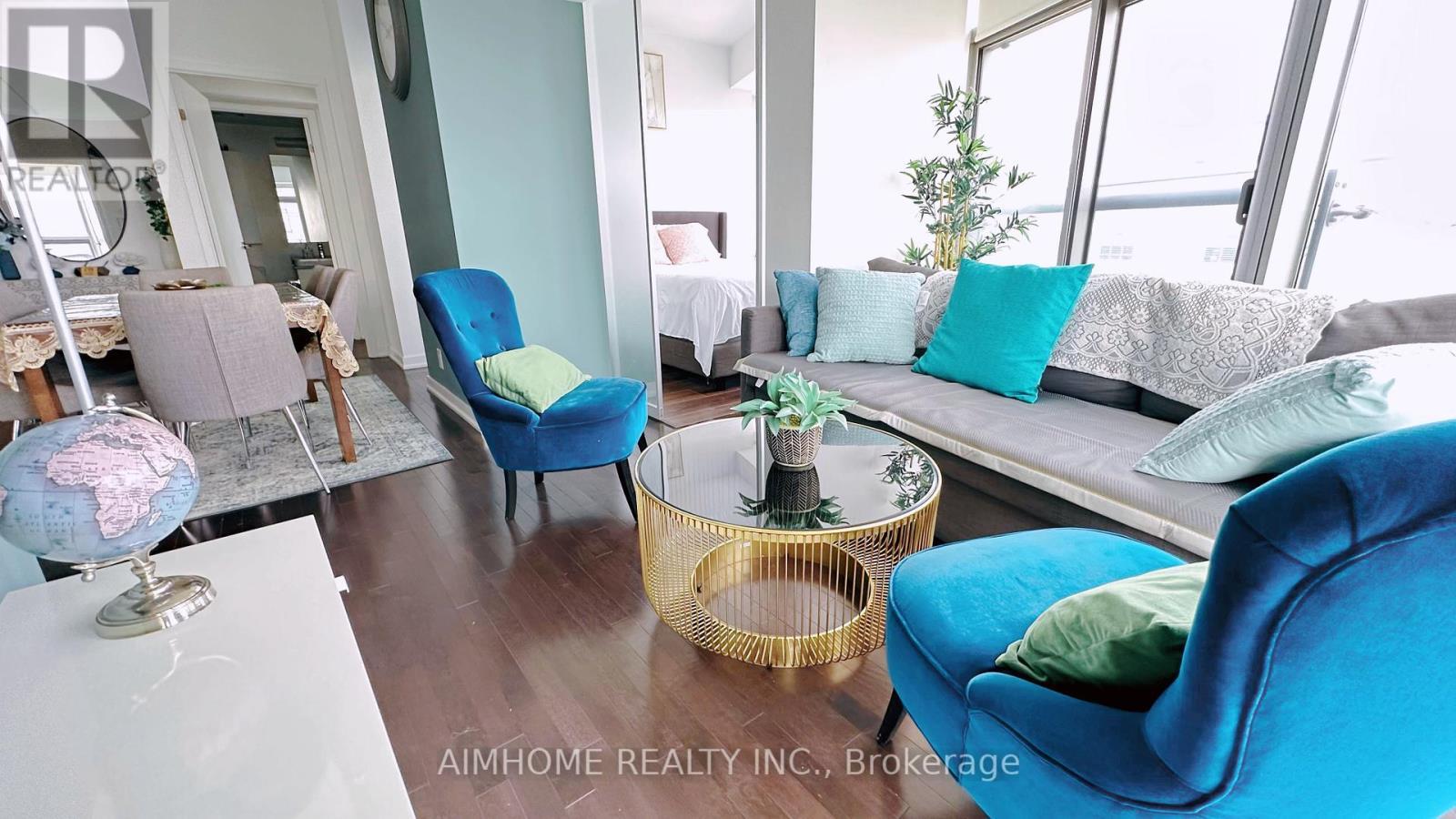 4803 - 14 York Street, Toronto, ON - Indoor Photo Showing Living Room