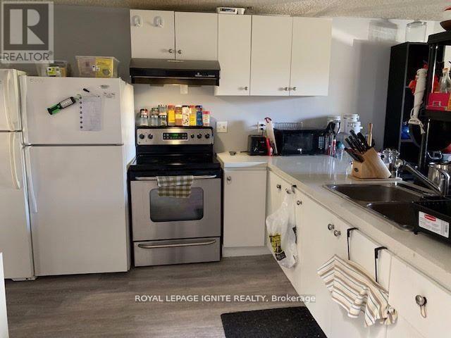 Room #1 - 65 Hickling Trail, Barrie, ON - Indoor Photo Showing Kitchen With Double Sink