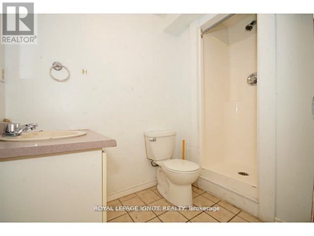 Room #1 - 65 Hickling Trail, Barrie, ON - Indoor Photo Showing Bathroom