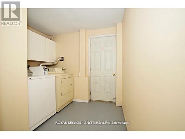 Room #1 - 65 Hickling Trail, Barrie, ON - Indoor Photo Showing Laundry Room