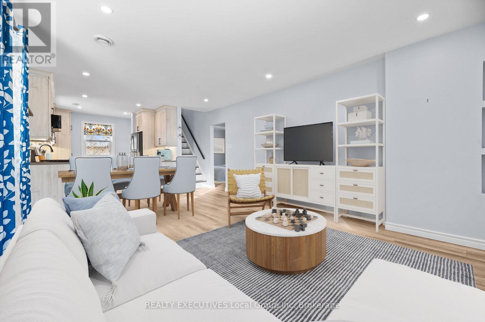 570 Nipissing Street, North Bay (West End), ON - Indoor Photo Showing Living Room