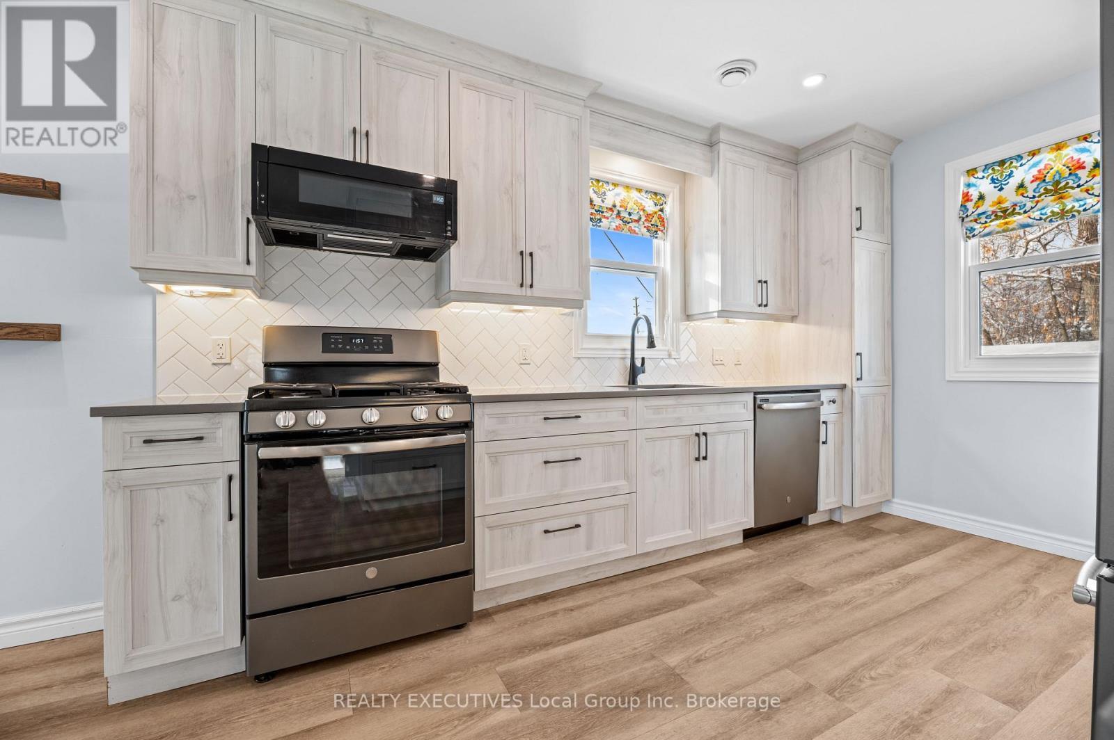 570 Nipissing Street, North Bay (West End), ON - Indoor Photo Showing Kitchen