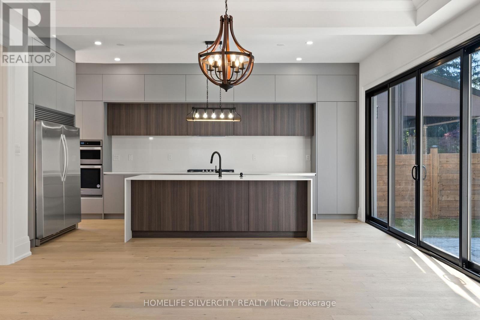 1610 Kenmuir Avenue, Mississauga, ON - Indoor Photo Showing Kitchen With Upgraded Kitchen