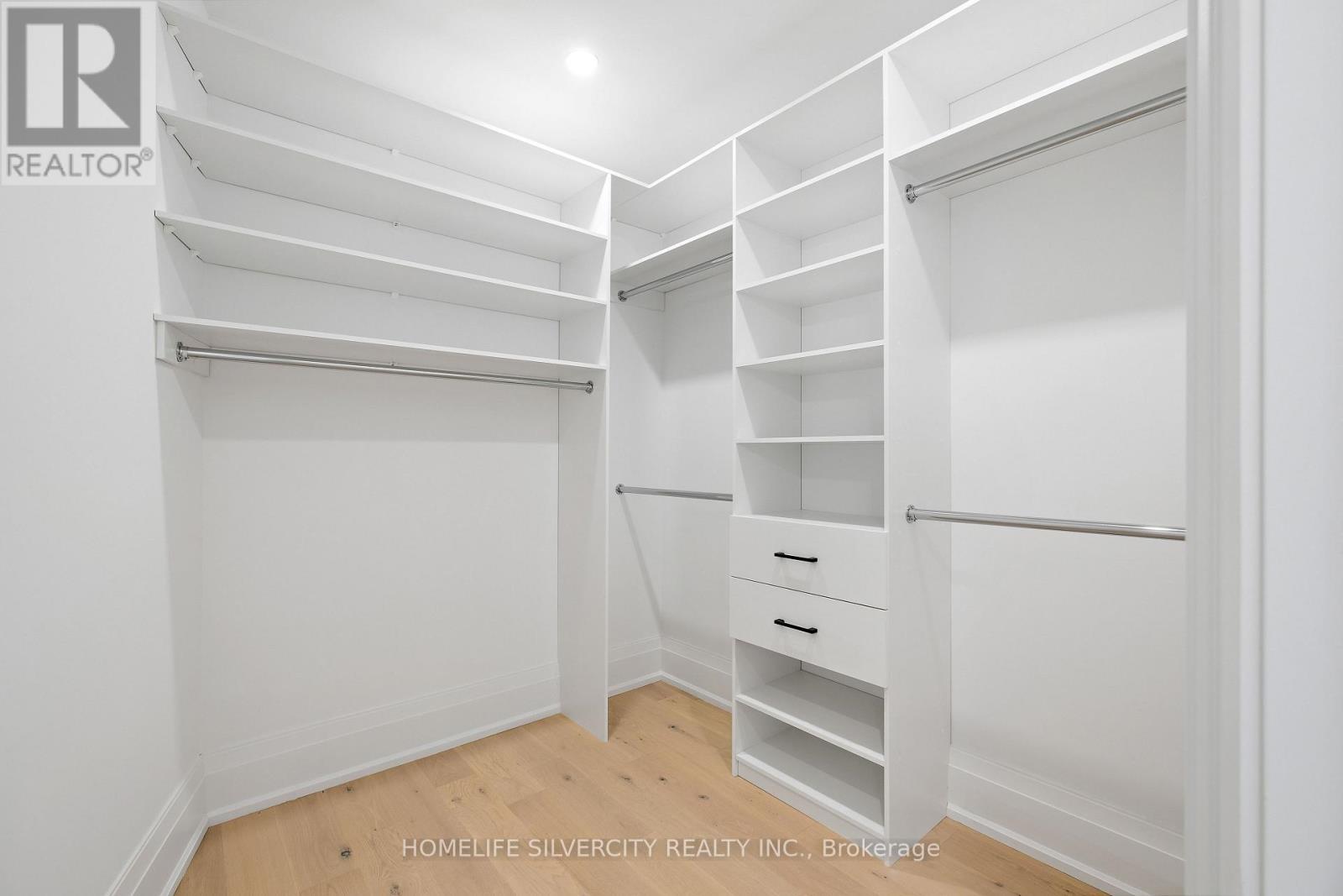 1610 Kenmuir Avenue, Mississauga, ON - Indoor With Storage