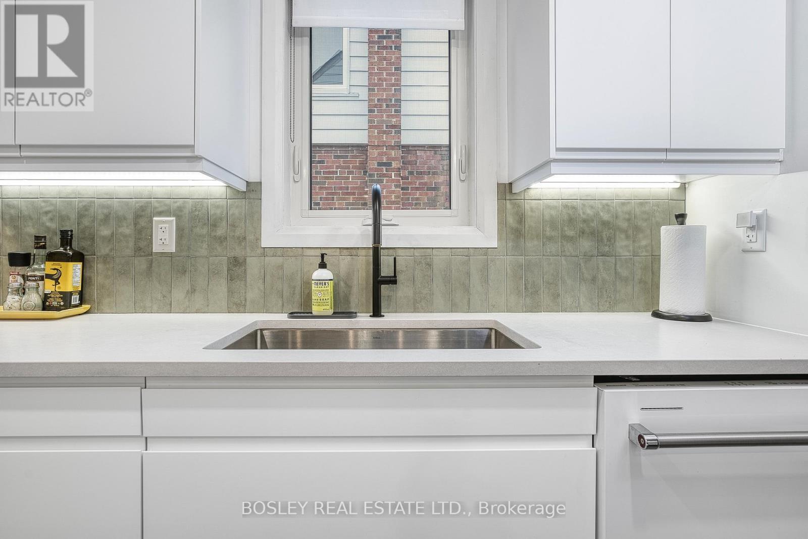 29 Patika Avenue, Toronto, ON - Indoor Photo Showing Kitchen