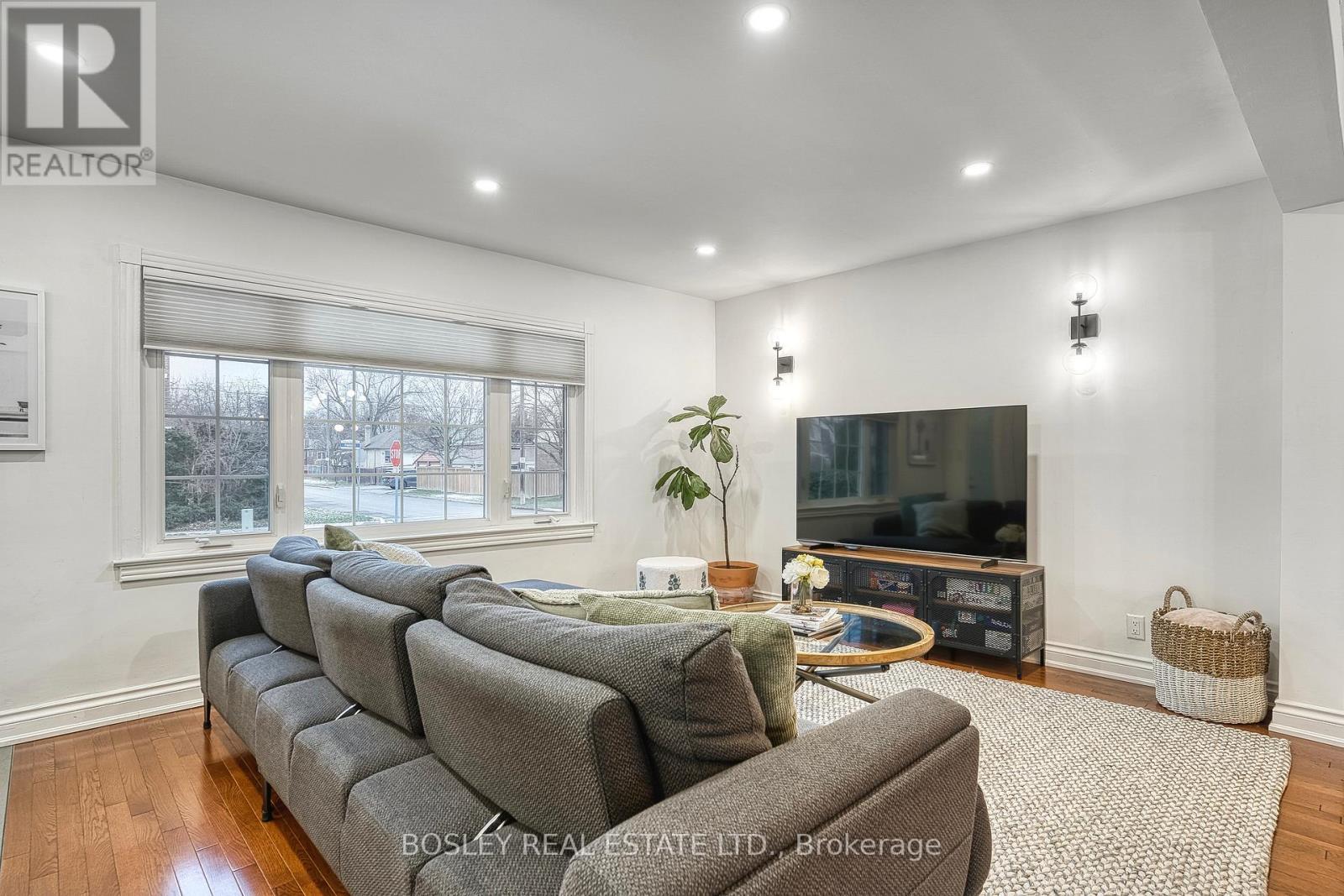 open concept living area - 29 Patika Avenue, Toronto, ON - Indoor Photo Showing Living Room